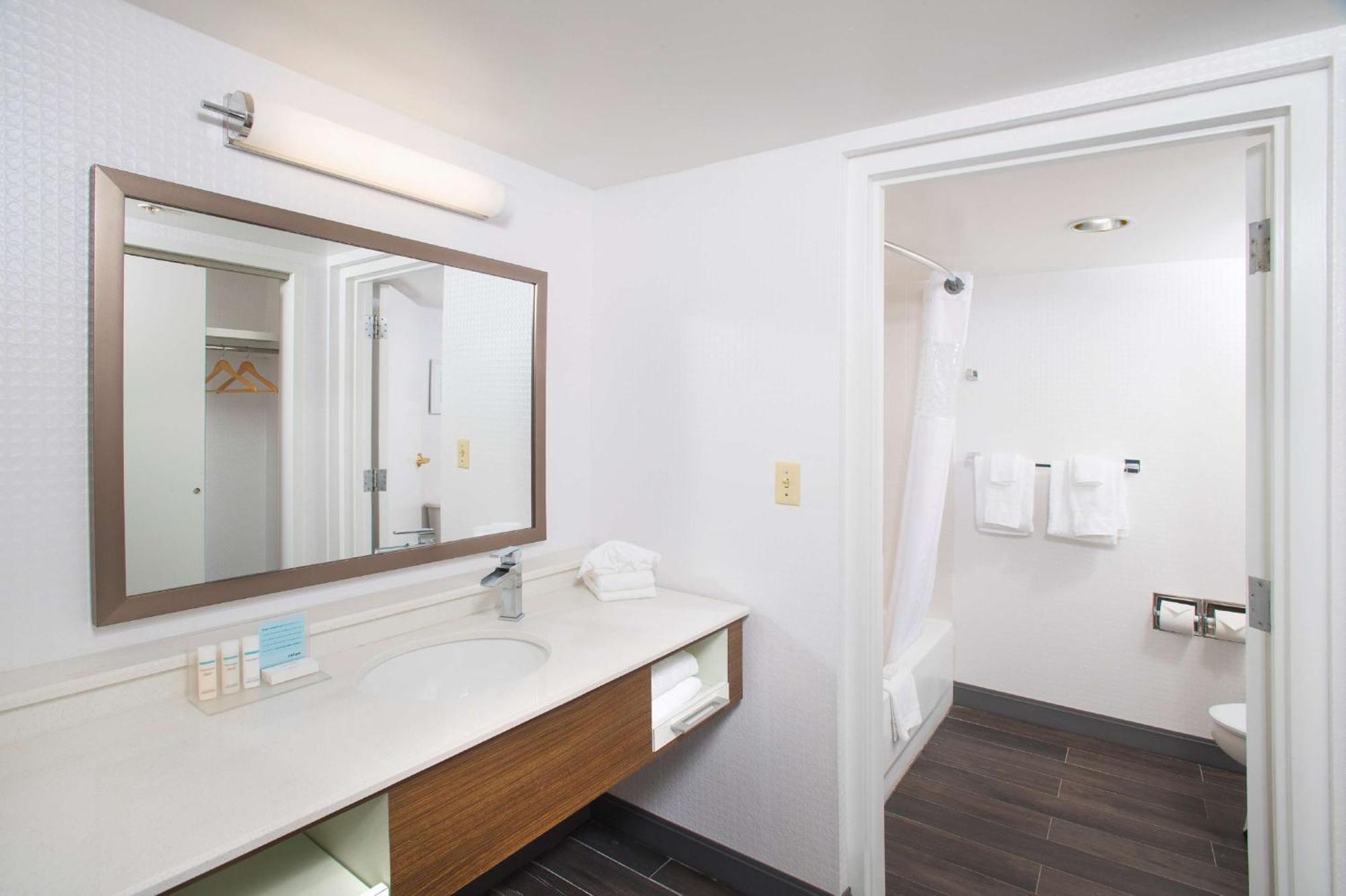 Hampton Inn & Suites Annapolis Bagian luar foto
